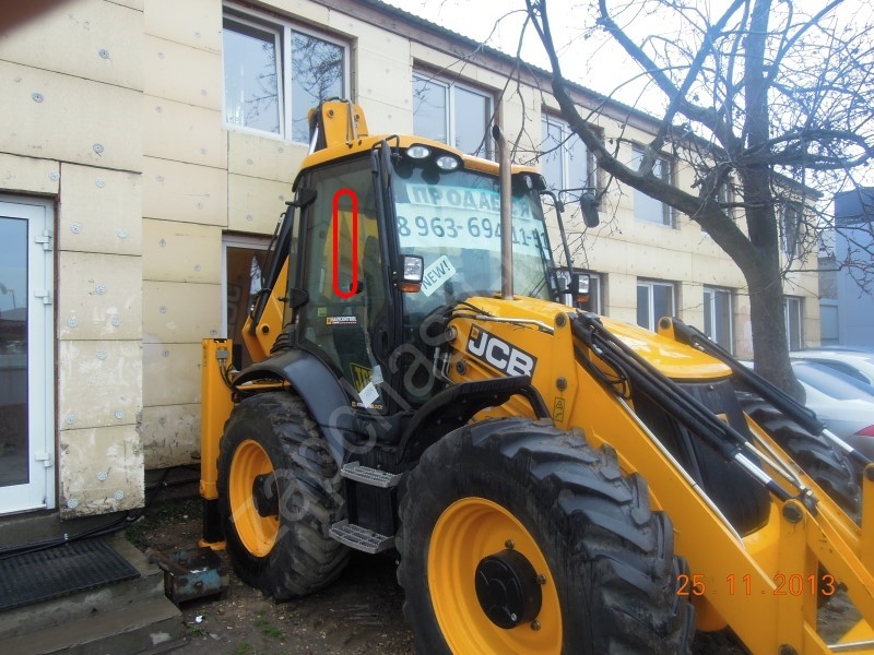 JCB 3cх - 4сх  Стекло дверное правое