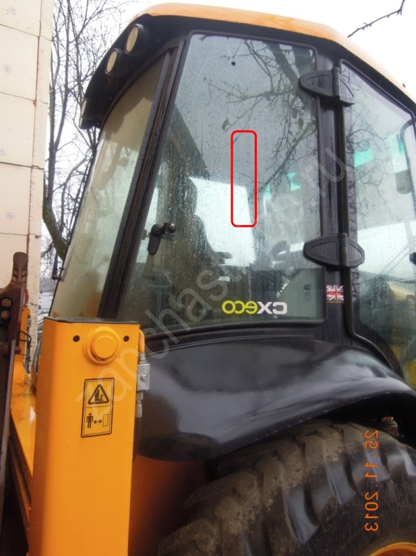 JCB 3cх - 4сх  Стекло кузовное заднее (правое)