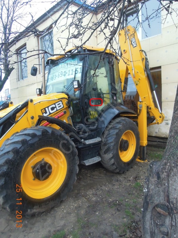 JCB 3СХ – 4СХ от 98г. и далее   Стекло дверное нижнее правое  с шелкографией